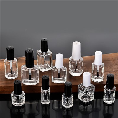 Bottiglie vuote di smalto per unghie